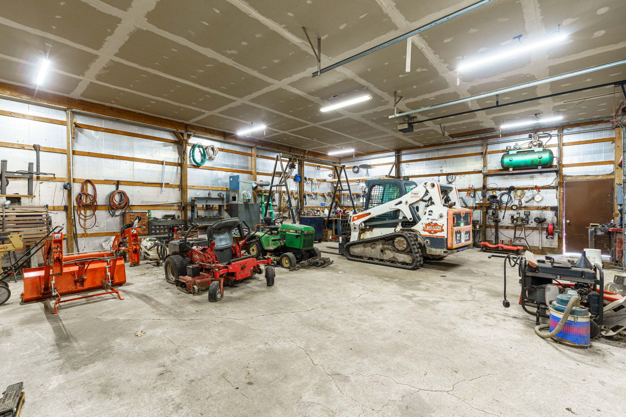 2191 Grand River Road Bancroft, MI 48414 - Photo 51 of 53 51-web-or-mls-Interiors (35 of 37)