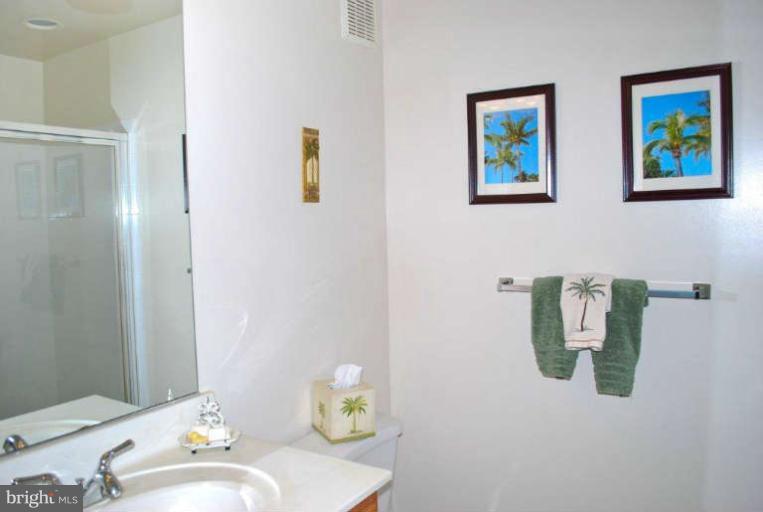 1505 North Point Drive, Unit 7000 Reston, VA 20194 - Photo 2 of 14 Bath