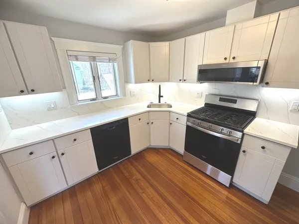 $3,150 | 1133 Beacon Street, Unit 2, Newton, MA 02461