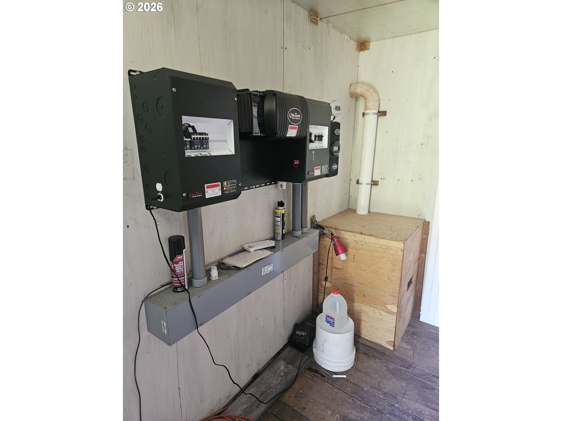 983 Snowden Road White Salmon, WA 98672 - Photo 11 of 22 a room with cabinets and wooden floor