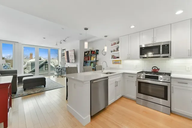 $899,000 | 7 Beech Street, Unit 317, Cambridge, MA 02140