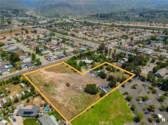 an aerial view of house with yard