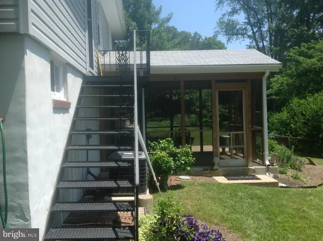 a view of a house with backyard porch and garden