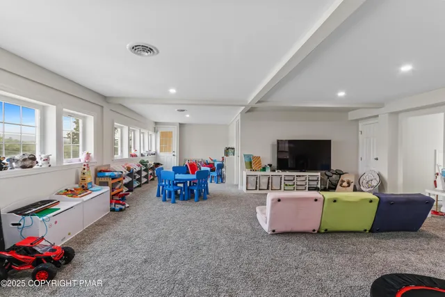 $775,000 | 521 Greenview Drive, Saylorsburg, PA 18353