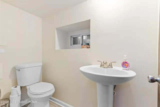 $775,000 | 521 Greenview Drive, Saylorsburg, PA 18353