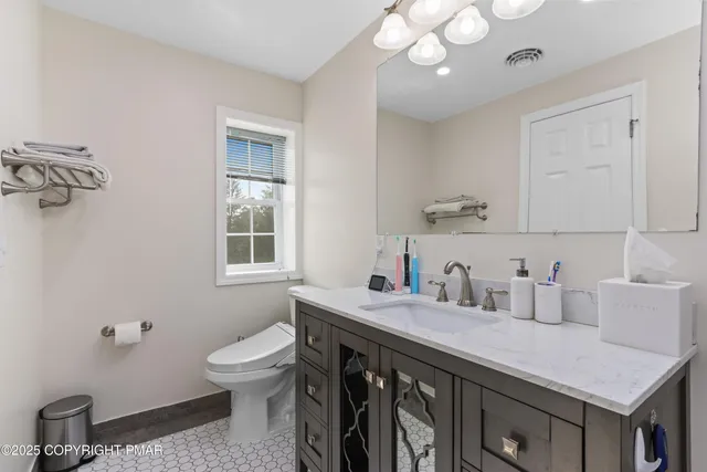 $775,000 | 521 Greenview Drive, Saylorsburg, PA 18353