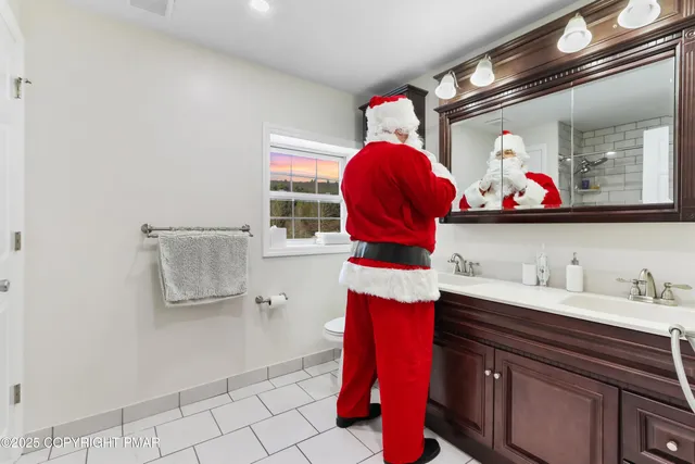 $775,000 | 521 Greenview Drive, Saylorsburg, PA 18353