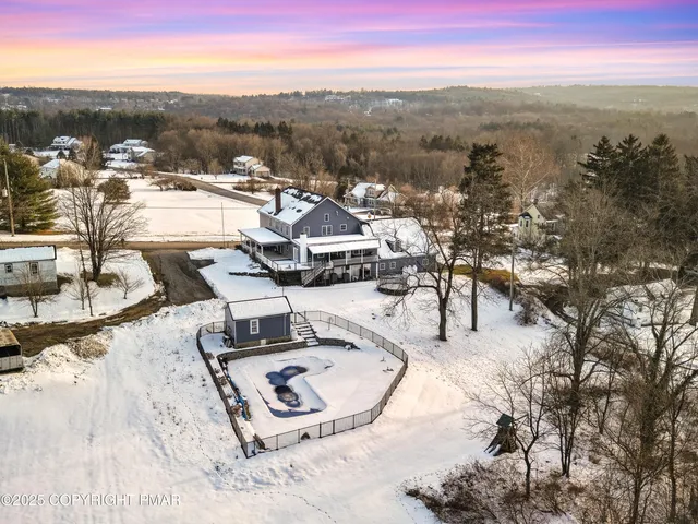 $775,000 | 521 Greenview Drive, Saylorsburg, PA 18353