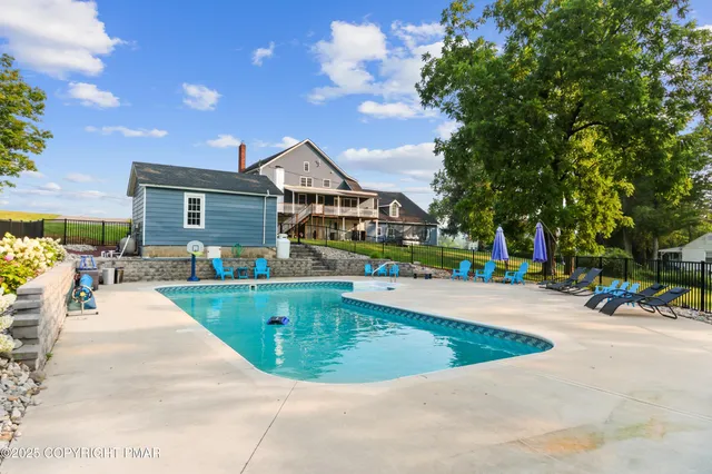 $775,000 | 521 Greenview Drive, Saylorsburg, PA 18353