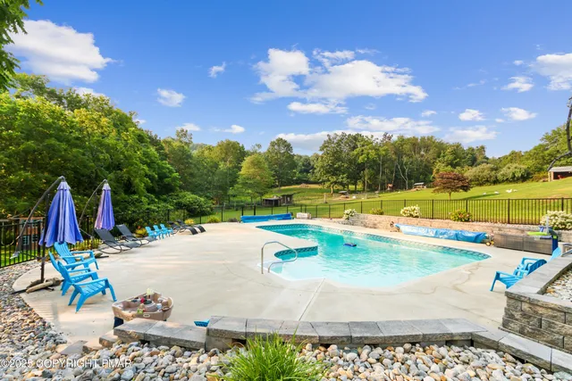 $775,000 | 521 Greenview Drive, Saylorsburg, PA 18353