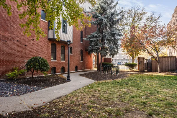 $1,900 | 425 Massachusetts Avenue, Unit A, Indianapolis, IN 46204