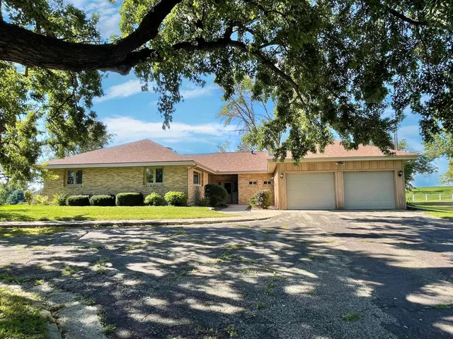 $350,000 | 18375 County Road 4, Springfield, MN 56087