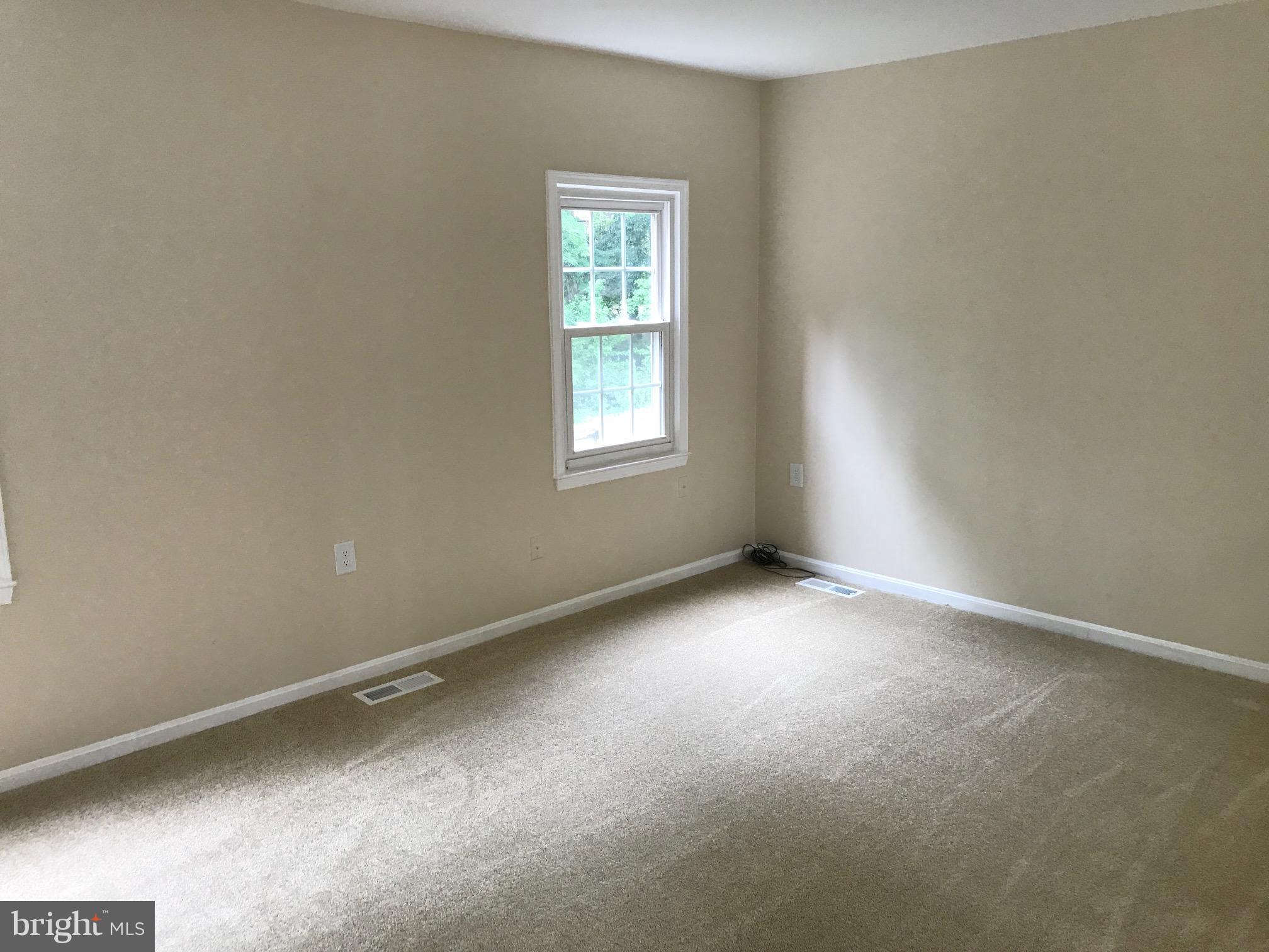 3017 Seminole Road Woodbridge, VA 22192 - Photo 6 of 20 Living Room