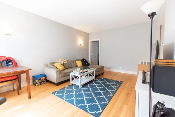 $2,700 | 2032 West Berwyn Avenue, Unit 3, Chicago, IL 60625