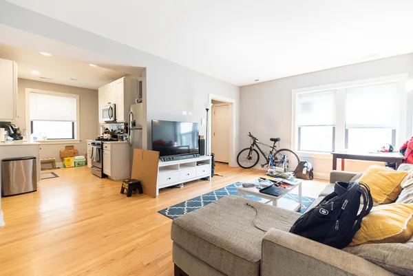 $2,700 | 2032 West Berwyn Avenue, Unit 3, Chicago, IL 60625