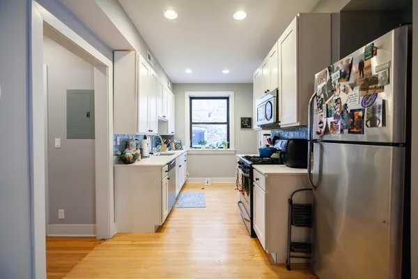 $2,700 | 2032 West Berwyn Avenue, Unit 3, Chicago, IL 60625