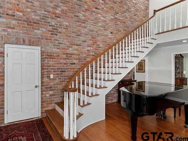a view of entryway with wooden floor