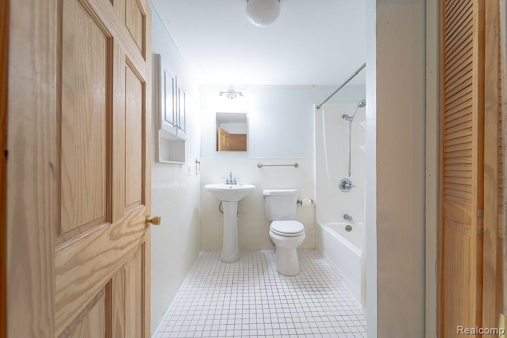 25710 Power Road Farmington Hills, MI 48336 - Photo 60 of 87