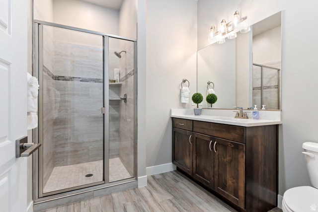 2600 Ocotillo Way, Unit 31 Santa Clara, UT 84765 - Photo 33 of 73 Walk-in shower with clear glass enclosure and tile surround