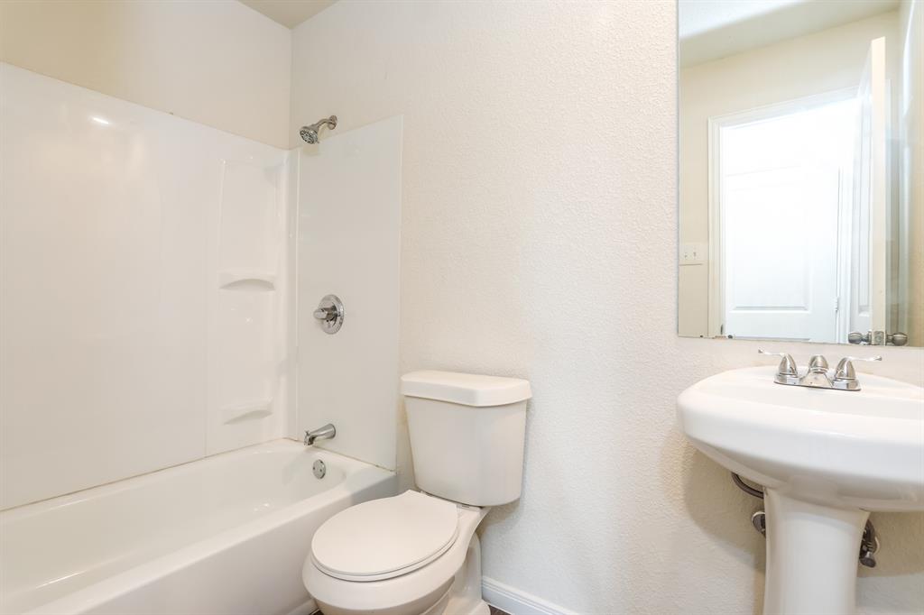 2515 Lyle Avenue Waco, TX 76708 - Photo 16 of 21 a bathroom with a toilet a sink and a bathtub