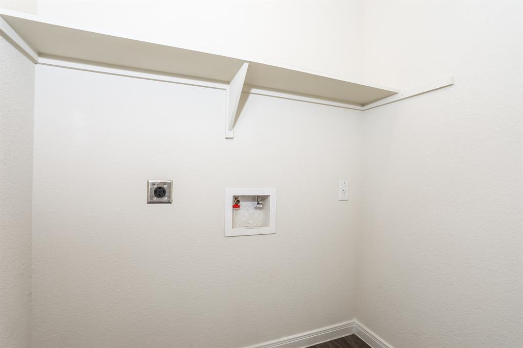 2515 Lyle Avenue Waco, TX 76708 - Photo 9 of 21 a view of a small room