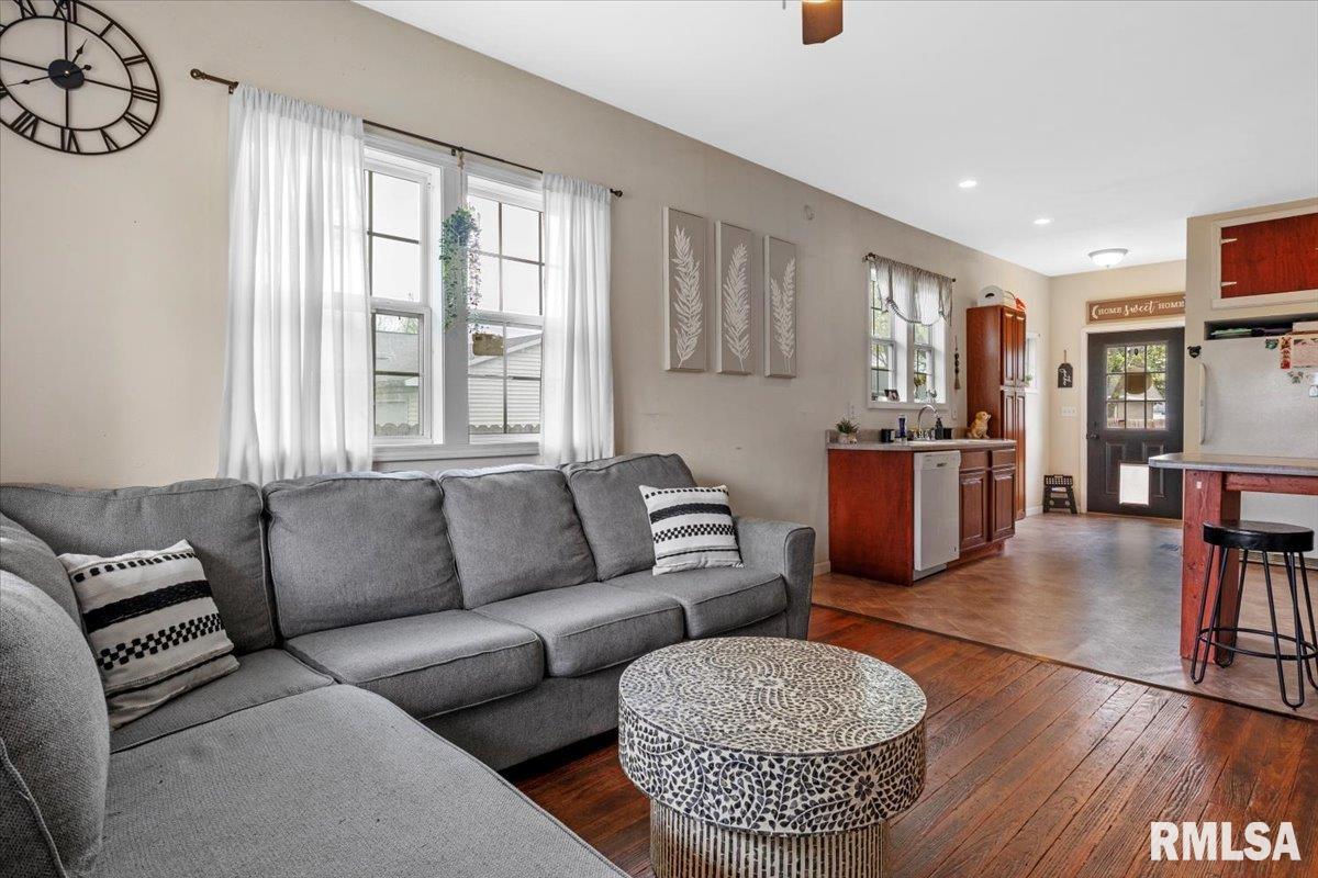 506 West Walnut Street Gillespie, IL 62033 - Photo 5 of 25