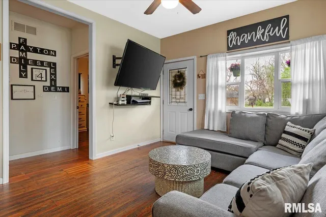 $114,000 | 506 West Walnut Street, Gillespie, IL 62033