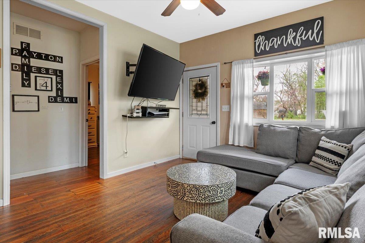 506 West Walnut Street Gillespie, IL 62033 - Photo 7 of 25