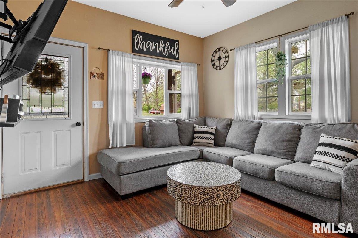 506 West Walnut Street Gillespie, IL 62033 - Photo 8 of 25