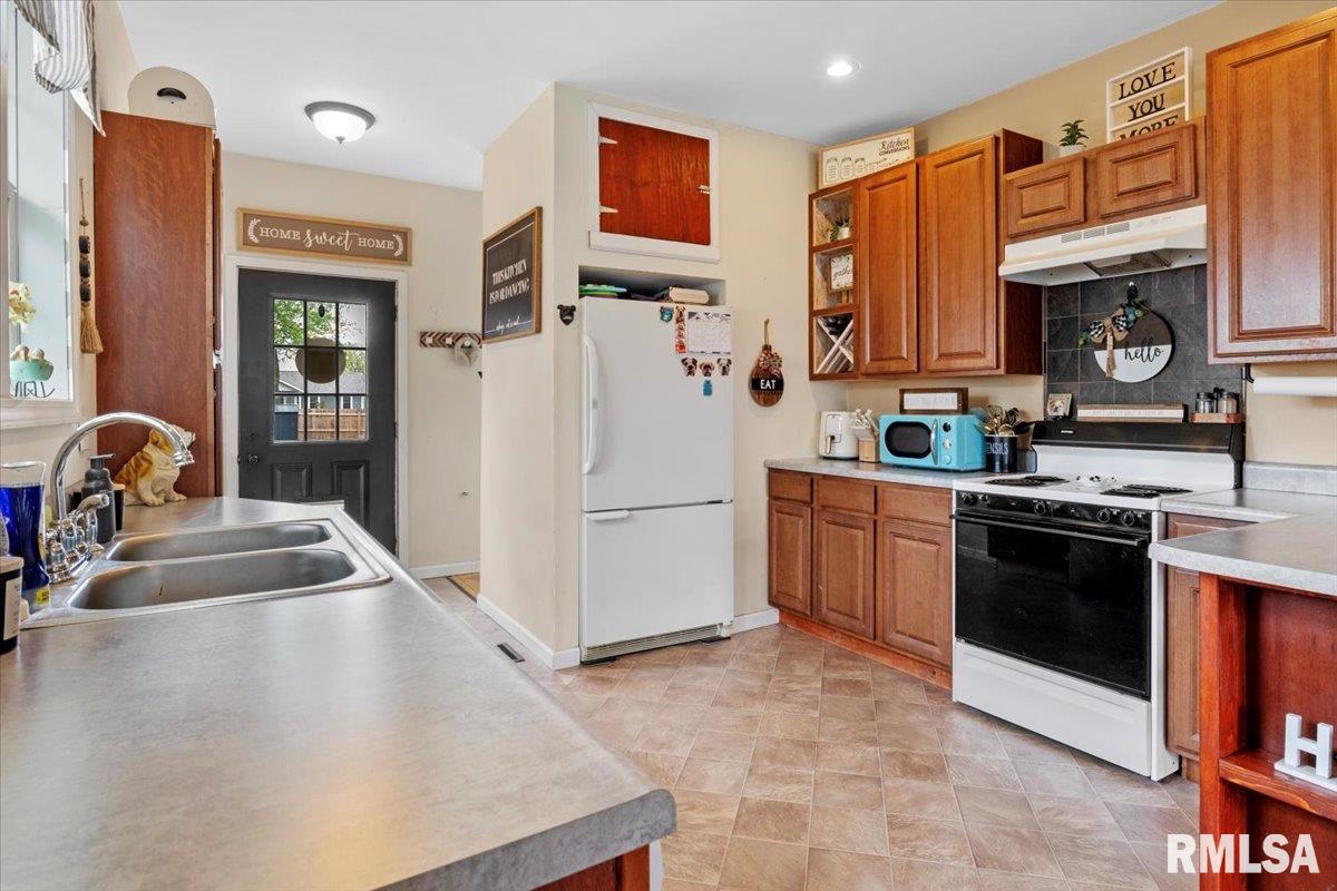 506 West Walnut Street Gillespie, IL 62033 - Photo 9 of 25