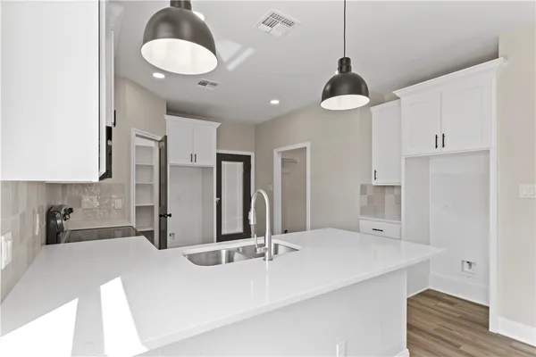 $1,100,000 | 11001-11005 Breedlove Road, College Station, TX 77845