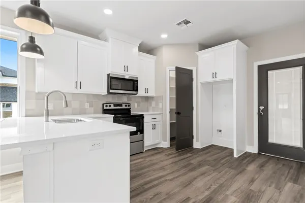 $1,100,000 | 11001-11005 Breedlove Road, College Station, TX 77845