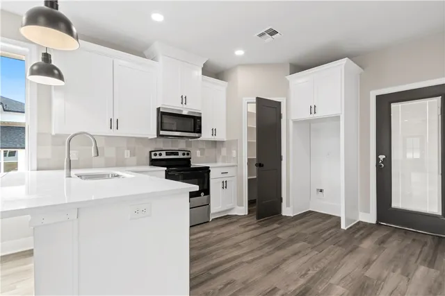 $1,100,000 | 11001-11005 Breedlove Road, College Station, TX 77845