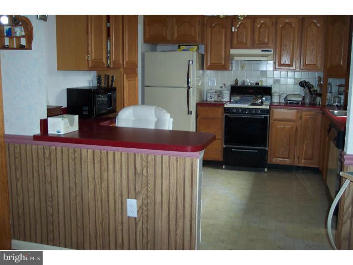 24 Marcel Avenue Spring City, PA 19475 - Photo 6 of 19 Living Room