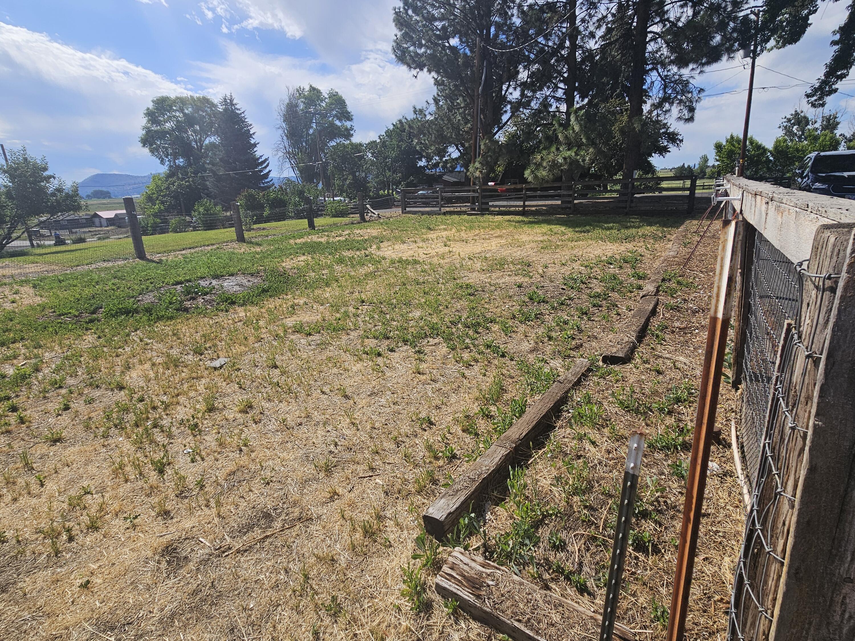 7649 Booth Road Klamath Falls, OR 97603 - Photo 21 of 21 11. Side yard