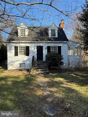 $3,290 | 2115 North Potomac Street, Arlington, VA 22205