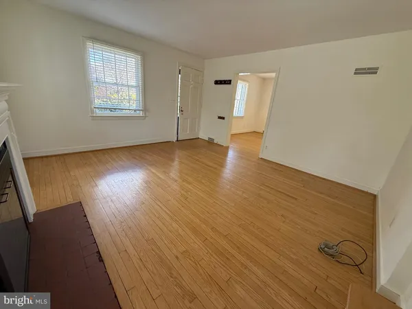 $3,290 | 2115 North Potomac Street, Arlington, VA 22205
