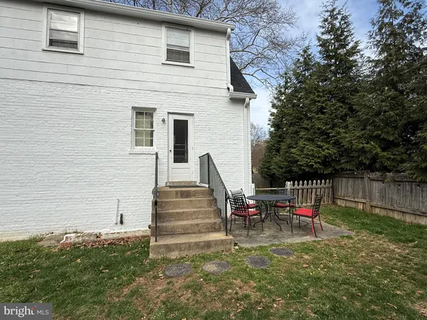 $3,290 | 2115 North Potomac Street, Arlington, VA 22205