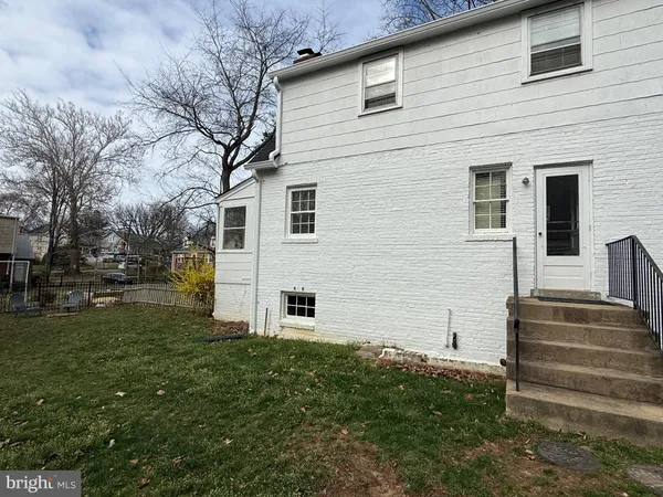 $3,290 | 2115 North Potomac Street, Arlington, VA 22205