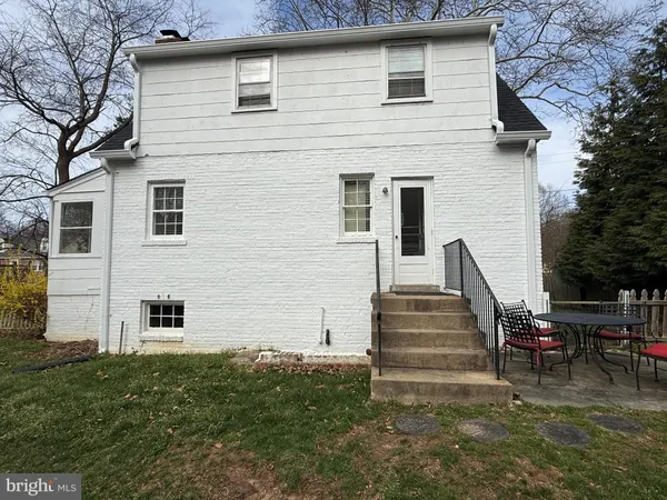 $3,290 | 2115 North Potomac Street, Arlington, VA 22205