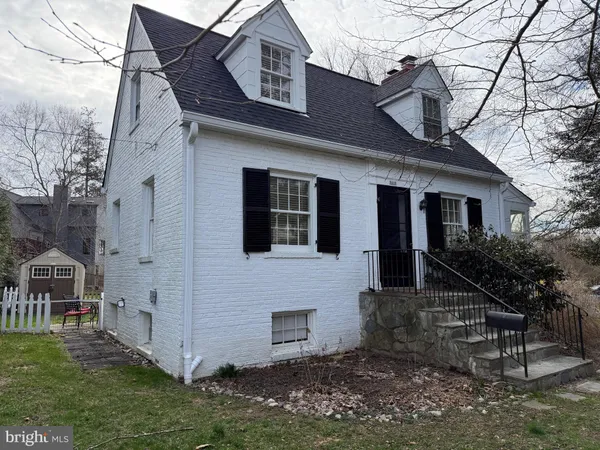 $3,290 | 2115 North Potomac Street, Arlington, VA 22205