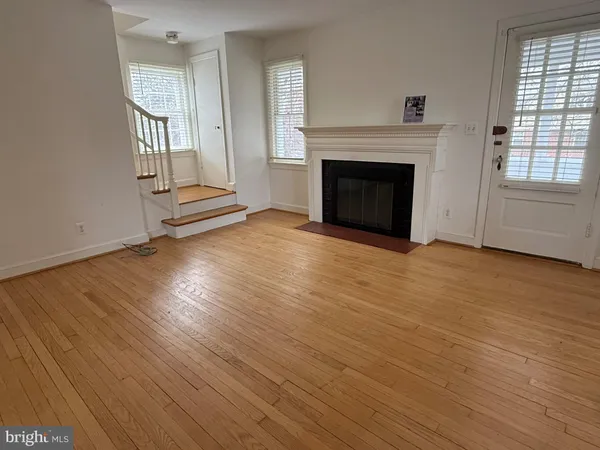 $3,290 | 2115 North Potomac Street, Arlington, VA 22205