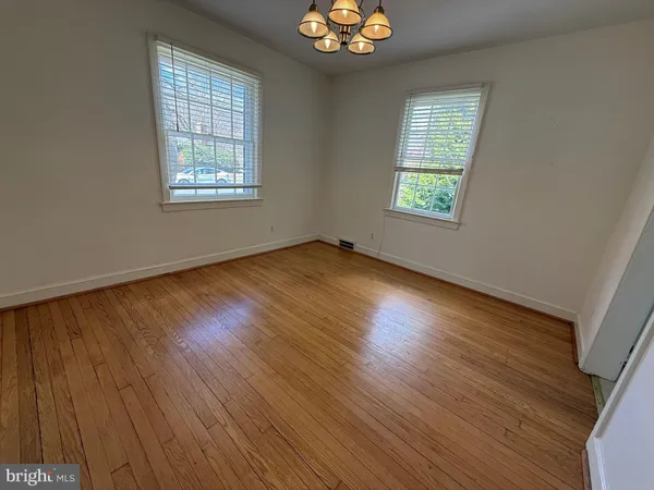 $3,290 | 2115 North Potomac Street, Arlington, VA 22205