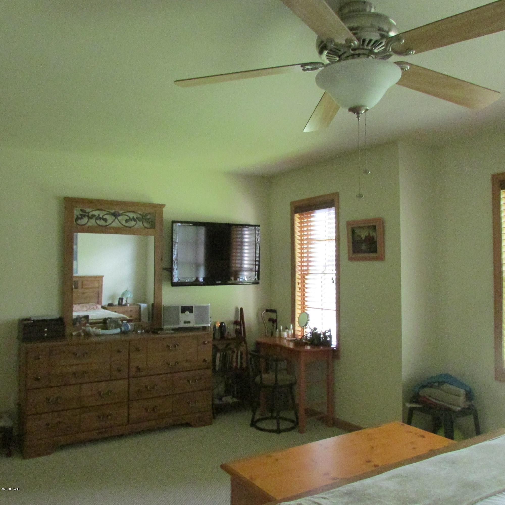 2140 Oaktree Lane Bushkill, PA 18324 - Photo 14 of 27