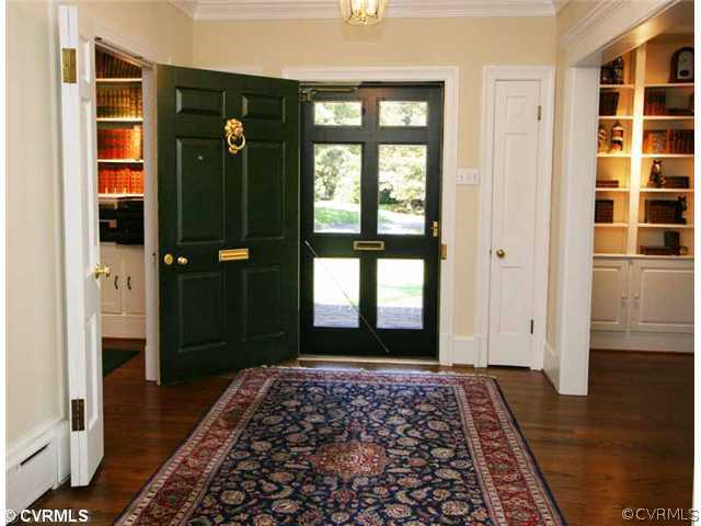 201 Nottingham Road Richmond, VA 23221 - Photo 2 of 12 Foyer - Spacious entrance hallway