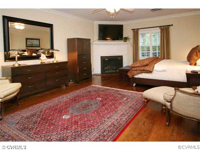 201 Nottingham Road Richmond, VA 23221 - Photo 8 of 12 Master Bedroom - Oversized 1st floor master suite