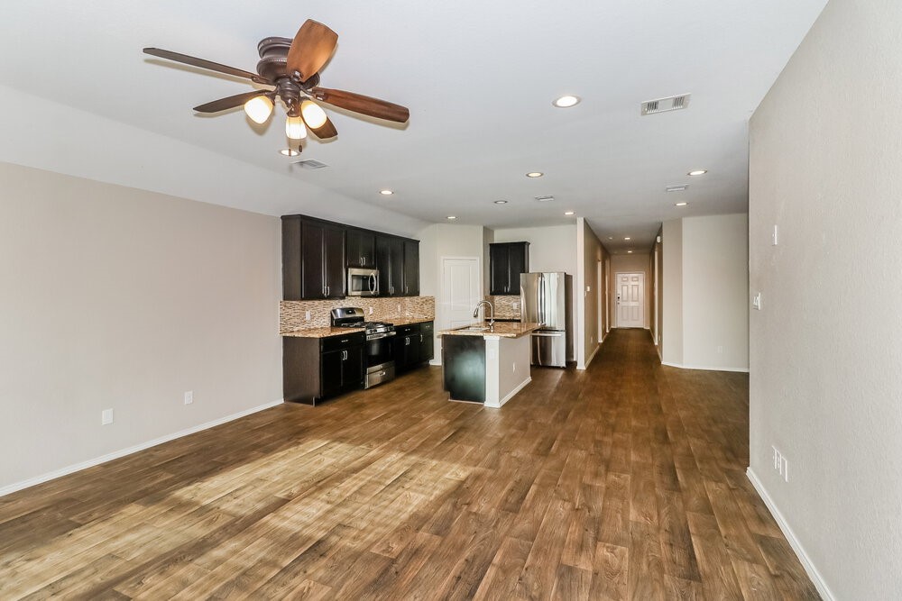 8102 Rose Petals Lane Rosharon, TX 77583 - Photo 4 of 16