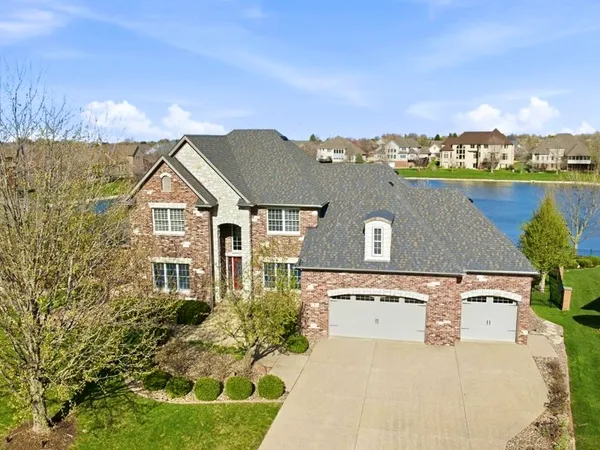 $950,000 | 5 Mackenzie Court, Bloomington, IL 61704