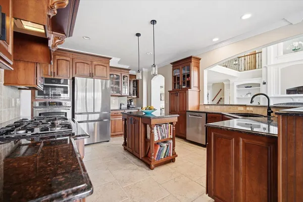 $950,000 | 5 Mackenzie Court, Bloomington, IL 61704