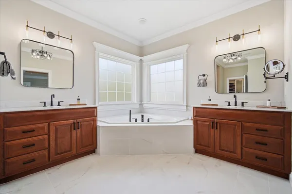 $950,000 | 5 Mackenzie Court, Bloomington, IL 61704